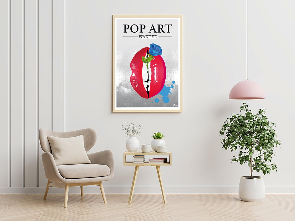 Affiche encadrée pop art montrant des lèvres rouges, une rose bleue et « POP ART WANTED »