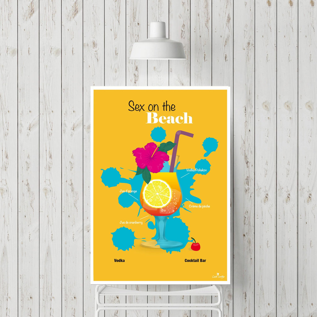 Affiche encadrée jaune avec cocktail, citron et fleurs, texte Sex on the Beach