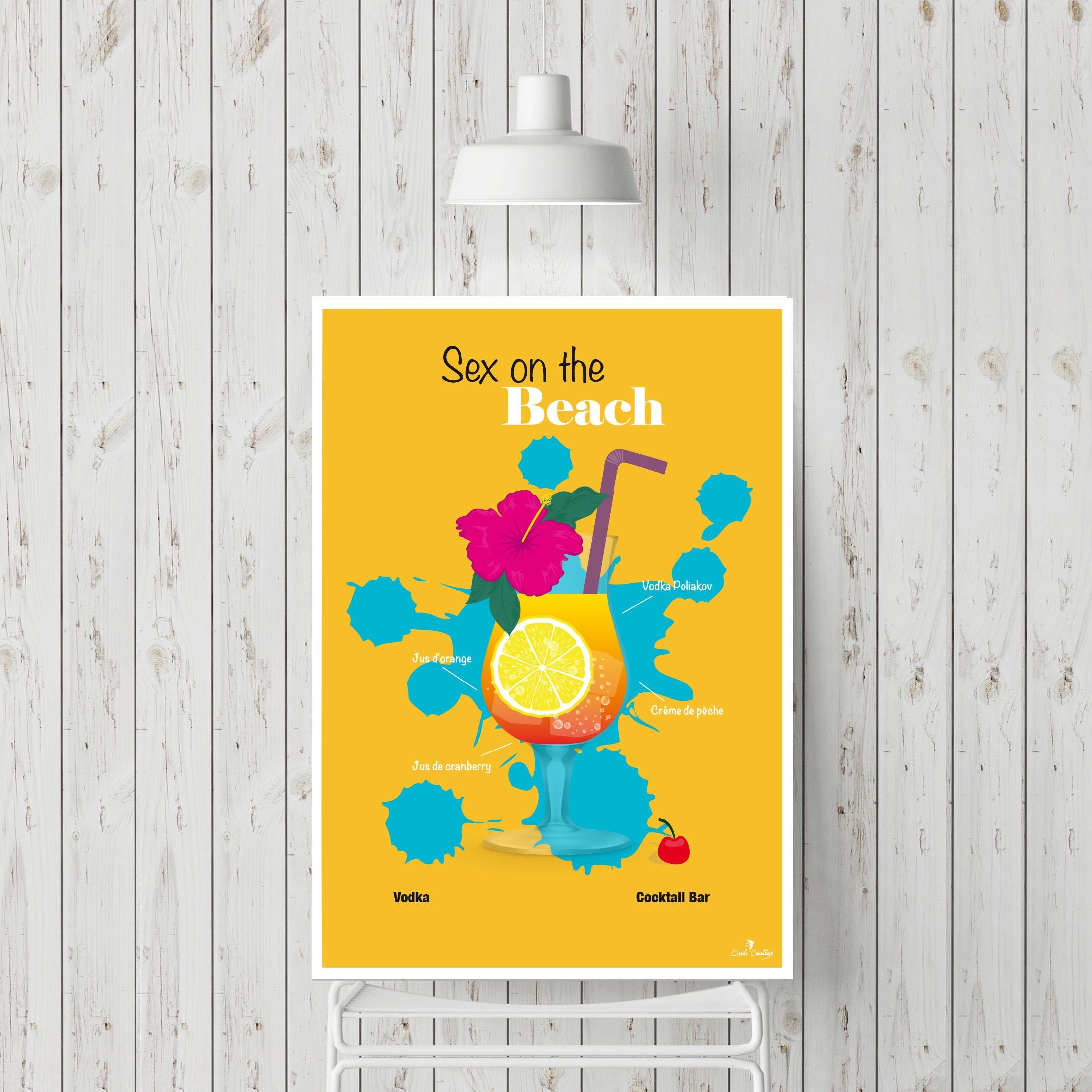 Affiche encadrée jaune avec cocktail, citron et fleurs, texte Sex on the Beach