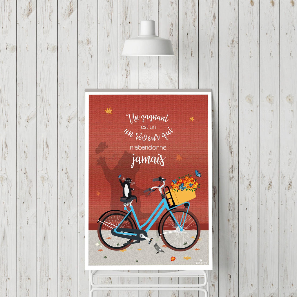 Affiche avec chat sur vélo bleu, fleurs colorées et texte décoratif sur fond rouge.