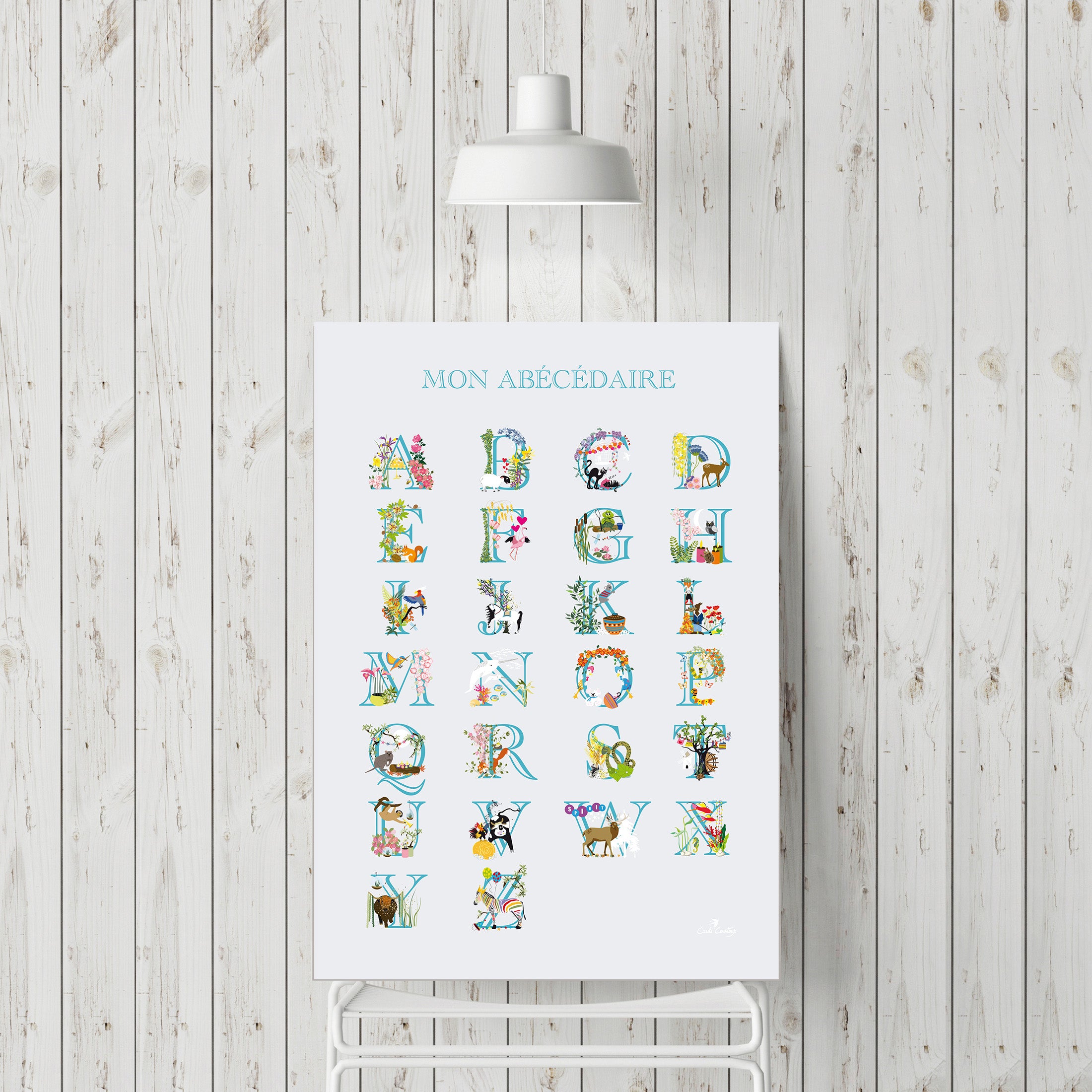 Affiche d’abécédaire dans un cadre blanc, lettres illustrées multicolores