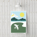 Affiche encadrée: montagnes, soleil jaune et oiseau blanc sur fond vert