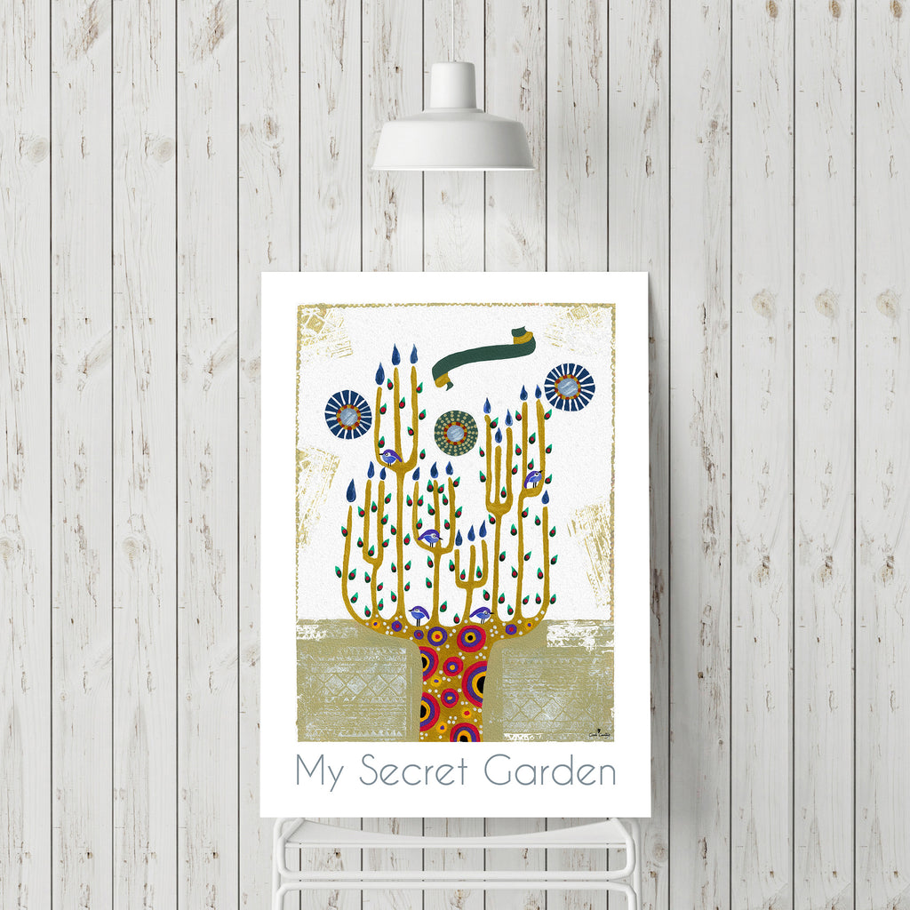 Affiche Menhora colorée avec chandelier bleu et or, fond clair, texte « My Secret Garden »