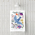 Affiche avec oiseau bleu, fleurs et feuillage, « My Secret Garden »