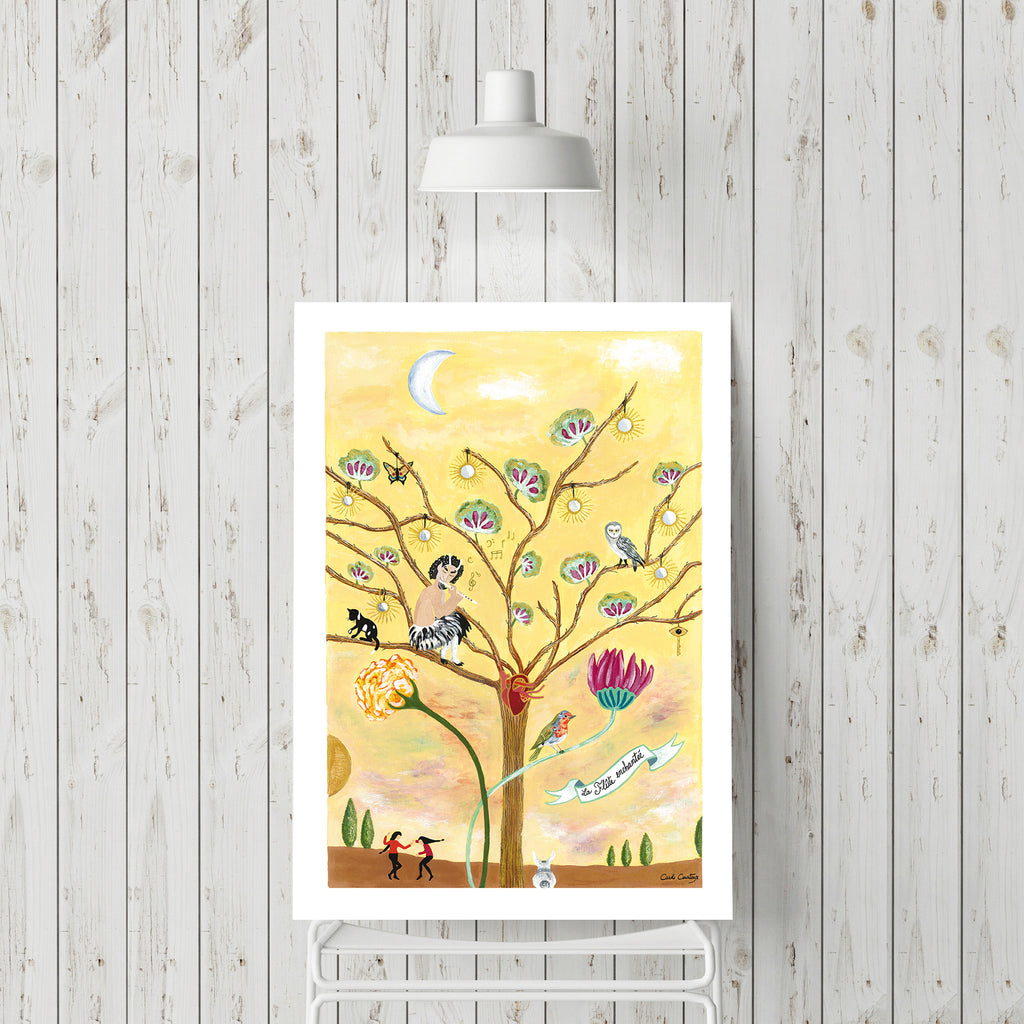 Affiche encadrée avec illustration d’un arbre fleuri, oiseaux et lune.