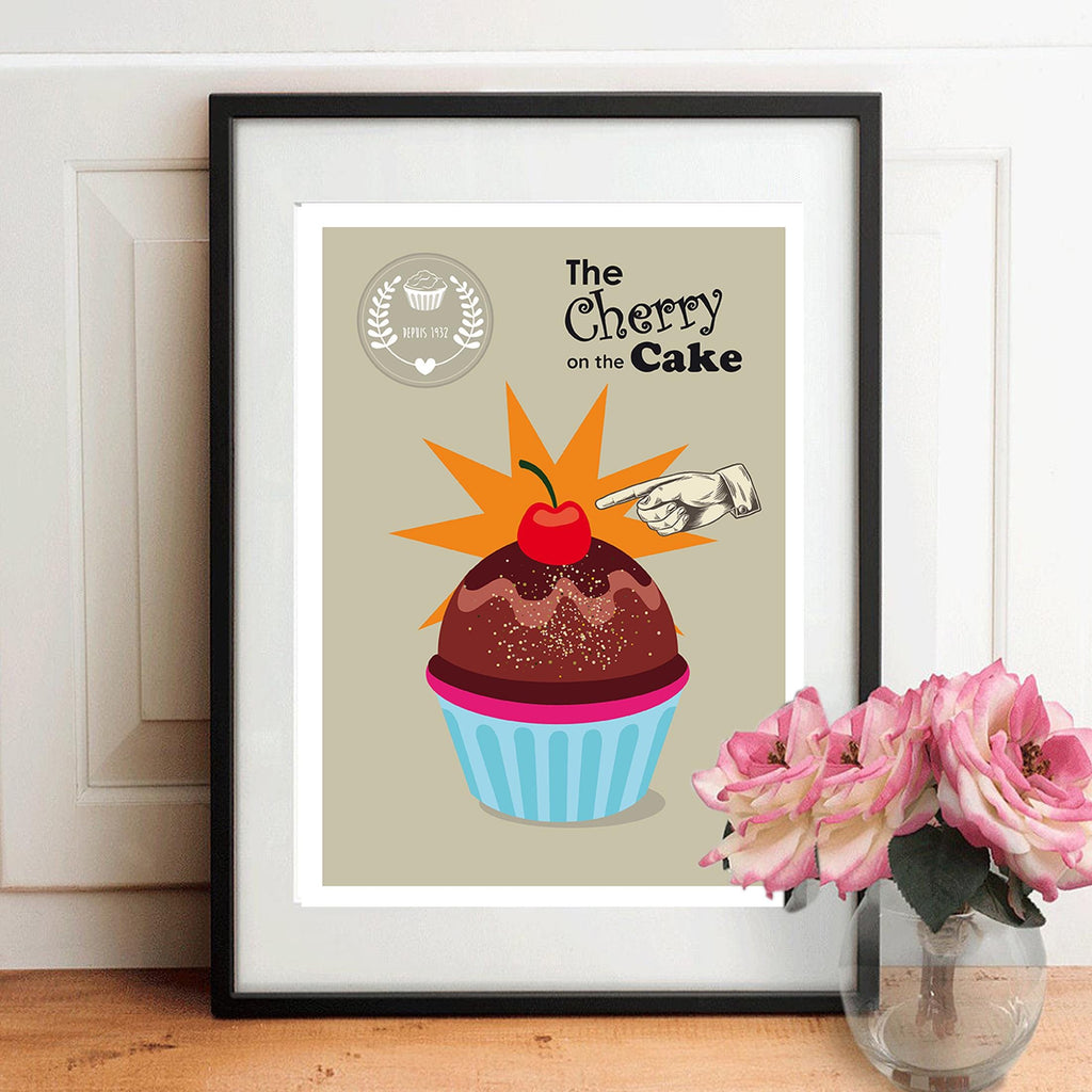 Affiche A4 encadrée : cupcake à la cerise, texte « The Cherry on the Cake ».
