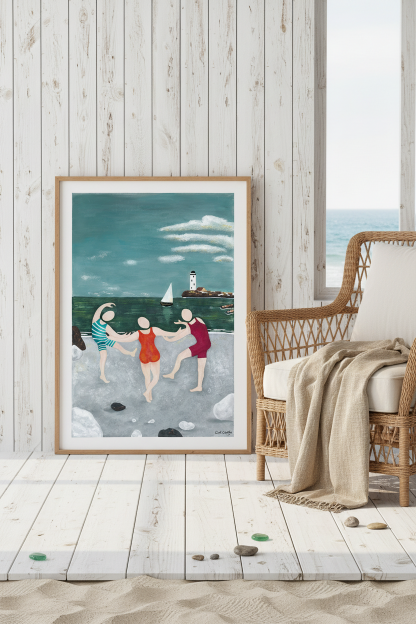 Affiche encadrée : scène marine bleue, personnages dansants, cadre en bois clair