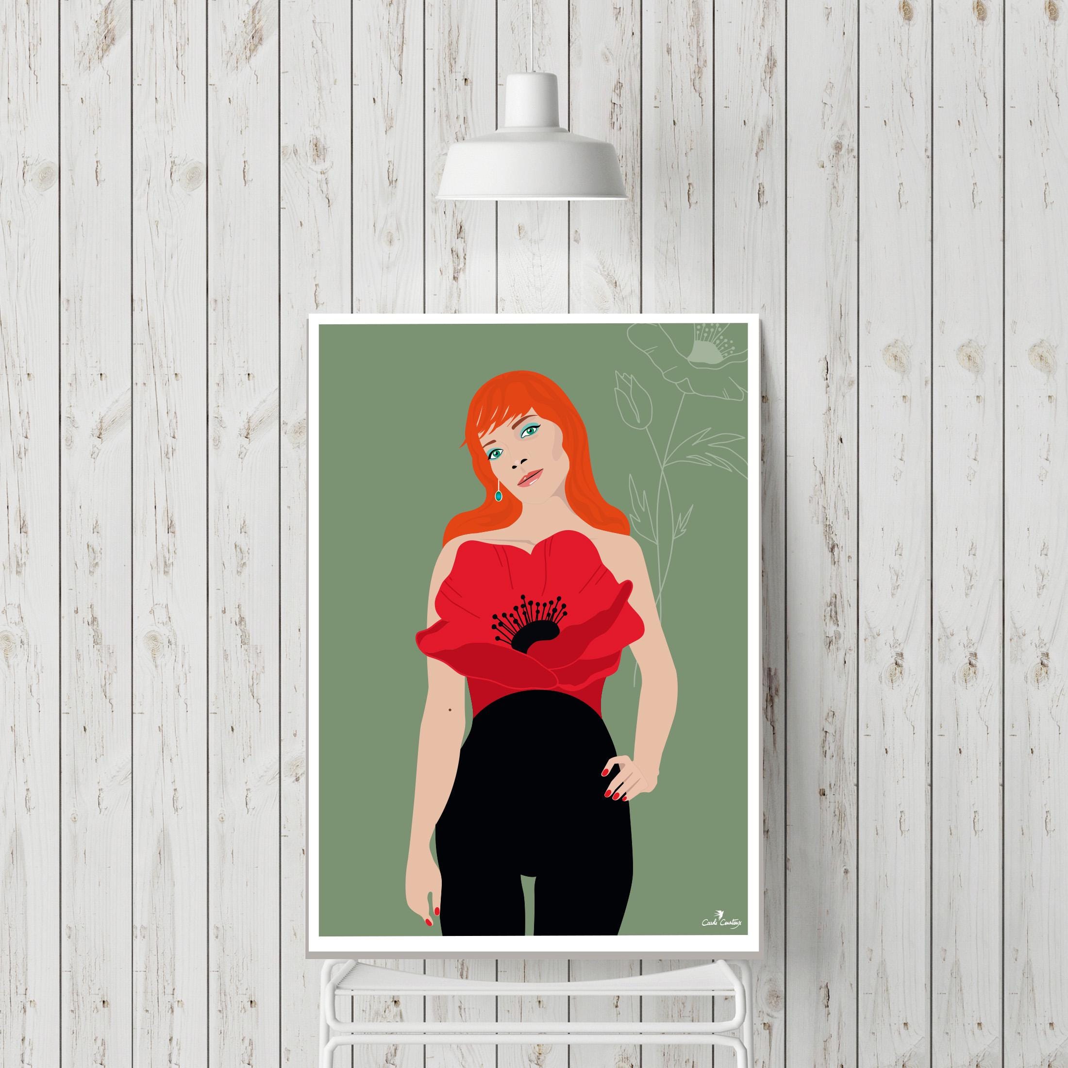 Affiche encadrée : femme aux cheveux roux, robe rouge à motif coquelicot, pantalon noir.