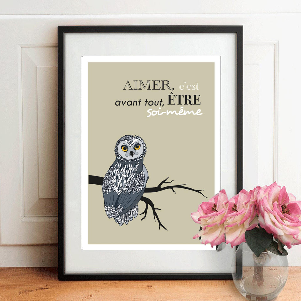 Affiche encadrée avec chouette grise et texte « AIMER, c’est avant tout, ÊTRE ».